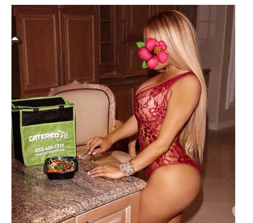 Massage complet avec une belle poupée latine