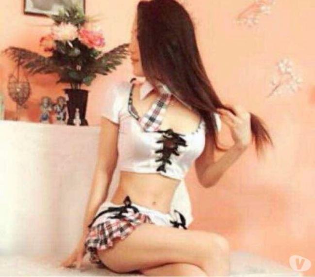 Belle fille sensuelle reçoit