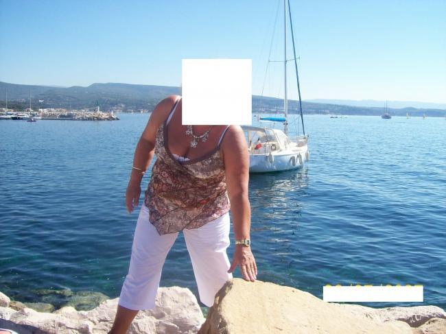 Jolie blonde avec de belle rondeur